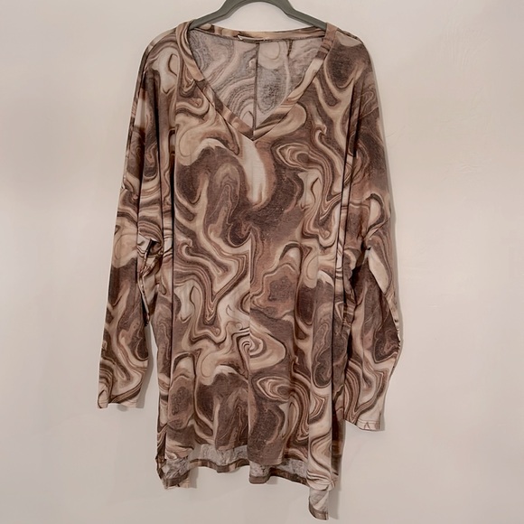 NWOT Zenana Hi-low Blouse in Mocha Marble - Picture 2 of 6